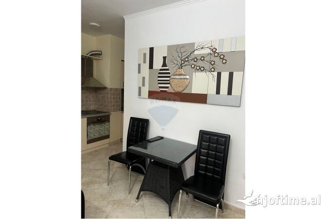 Shtepi me qera Apartament ne Tirane, Garsoniere, Mobilimi E mobiluar, Pagesa 500  Euro.