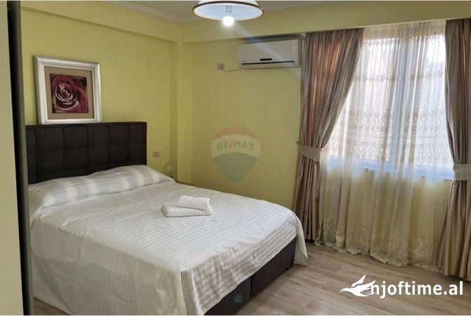 Shtepi me qera Apartament ne Tirane, 3+1, Mobilimi E mobiluar, Pagesa 1,000  Euro.