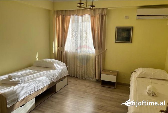 Shtepi me qera Apartament ne Tirane, 3+1, Mobilimi E mobiluar, Pagesa 1,000  Euro.