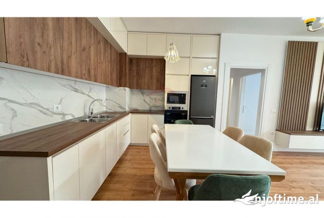 Shtepi me qera 2+1 ne Tirane - 1,200 Euro