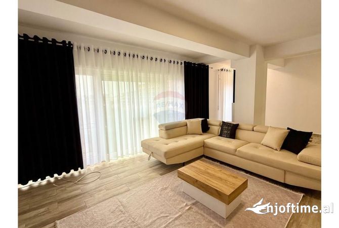 Shtepi me qera 3+1 ne Tirane - 1,200 Euro