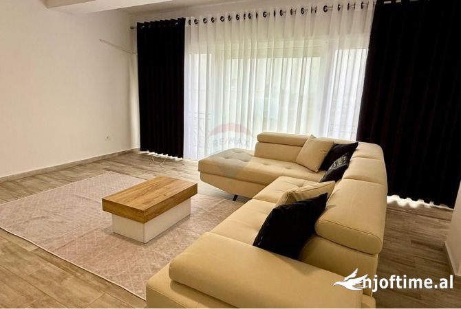 Shtepi me qera 3+1 ne Tirane - 1,200 Euro
