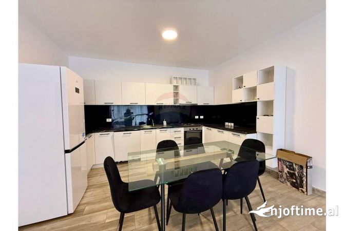 Shtepi me qera Duplex(shtepi me 2 kate) ne Tirane, 3+1, Mobilimi E mobiluar, Pagesa 1,200  Euro.