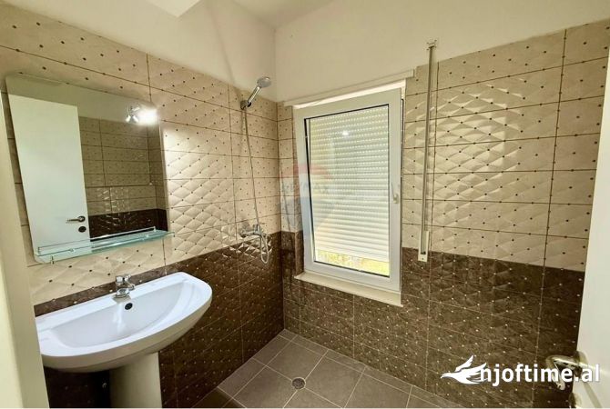 Shtepi me qera Duplex(shtepi me 2 kate) ne Tirane, 3+1, Mobilimi E mobiluar, Pagesa 1,200  Euro.