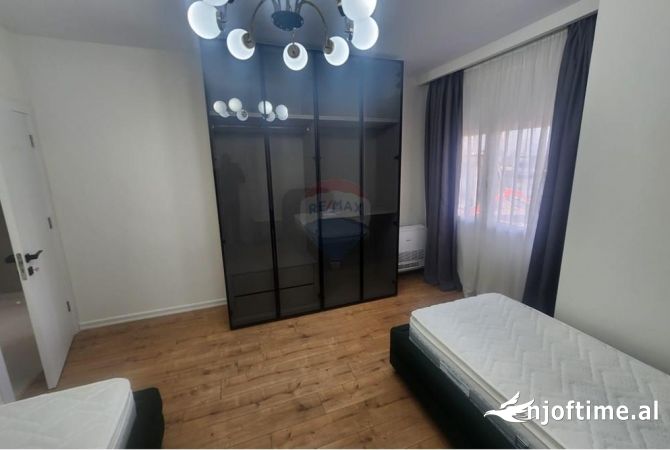 Shtepi me qera Apartament ne Tirane, 2+1, Mobilimi Pjeserisht e mobiluar, Pagesa 1,000  Euro.
