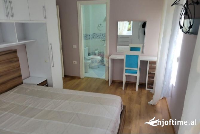 Shtepi me qera Apartament ne Tirane, 2+1, Mobilimi E mobiluar, Pagesa 700  Euro.