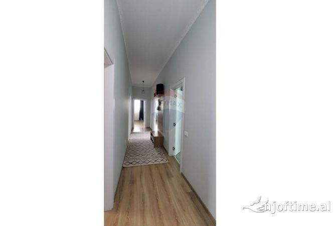 Shtepi me qera Apartament ne Tirane, 2+1, Mobilimi E mobiluar, Pagesa 900  Euro.