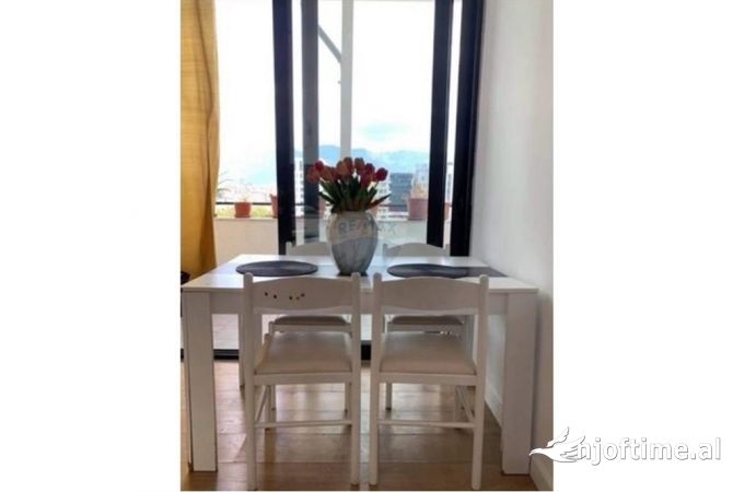 Shtepi me qera Apartament ne Tirane, 2+1, Mobilimi E mobiluar, Pagesa 950  Euro.
