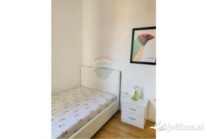 Shtepi me qera Apartament ne Tirane, 2+1, Mobilimi E mobiluar, Pagesa 950  Euro.