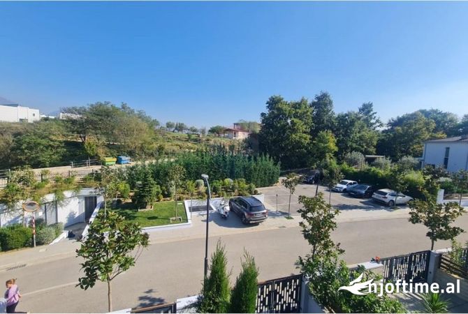 Shtepi me qera Vila Luksoze ne Tirane, 3+1, Mobilimi Pjeserisht e mobiluar, Pagesa 3,000  Euro.