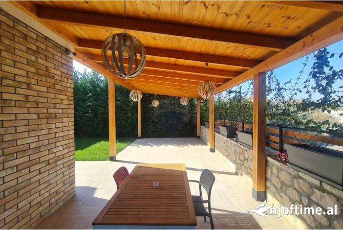 Shtepi me qera Vila Luksoze ne Tirane, 3+1, Mobilimi Pjeserisht e mobiluar, Pagesa 3,000  Euro.