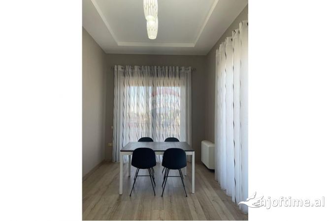 Shtepi me qera Apartament ne Tirane, 3+1, Mobilimi E mobiluar, Pagesa 1,200  Euro.