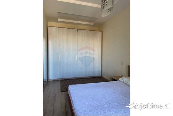 Shtepi me qera Apartament ne Tirane, 3+1, Mobilimi E mobiluar, Pagesa 1,200  Euro.