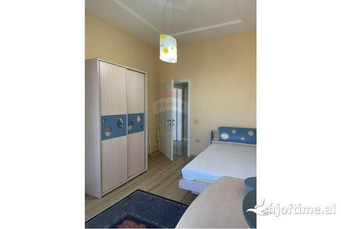 Shtepi me qera Apartament ne Tirane, 3+1, Mobilimi E mobiluar, Pagesa 1,200  Euro.