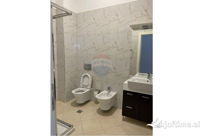 Shtepi me qera Apartament ne Tirane, 3+1, Mobilimi E mobiluar, Pagesa 1,200  Euro.