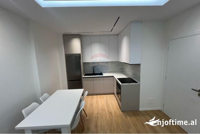 Shtepi me qera Apartament ne Tirane, 2+1, Mobilimi E mobiluar, Pagesa 750  Euro.