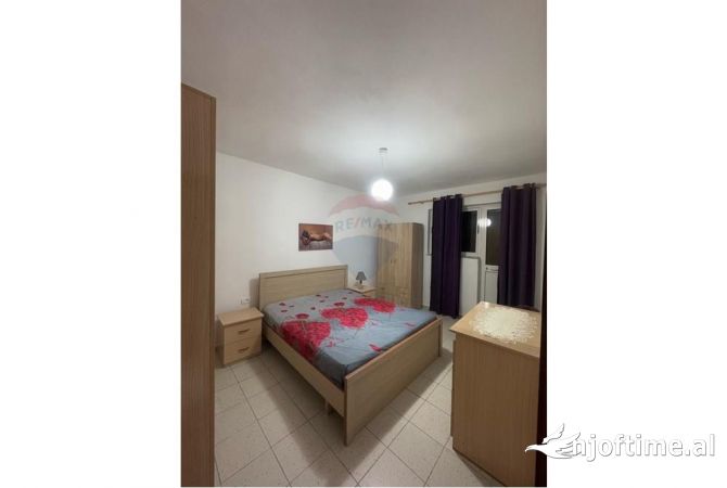 Shtepi me qera Shtepi Private ne Tirane, 1+1, Mobilimi E mobiluar, Pagesa 400  Euro.