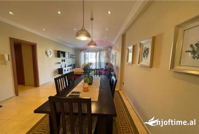 Shtepi me qera Apartament ne Tirane, 2+1, Mobilimi E mobiluar, Pagesa 800  Euro.