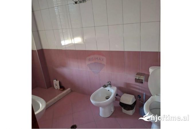 Shtepi me qera Apartament ne Tirane, 2+1, Mobilimi E mobiluar, Pagesa 500  Euro.
