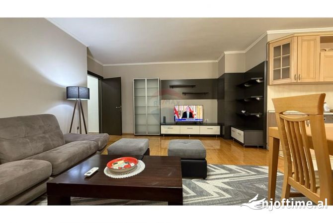 Shtepi me qera 2+1 ne Tirane - 1,000 Euro