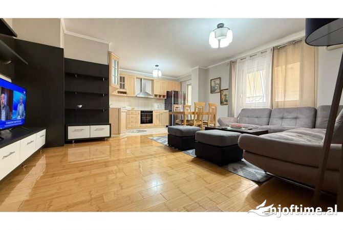 Shtepi me qera 2+1 ne Tirane - 1,000 Euro