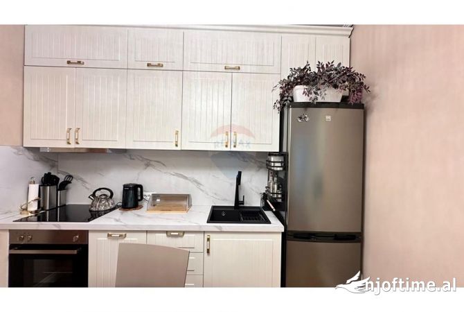 Shtepi me qera 2+1 ne Tirane - 1,300 Euro