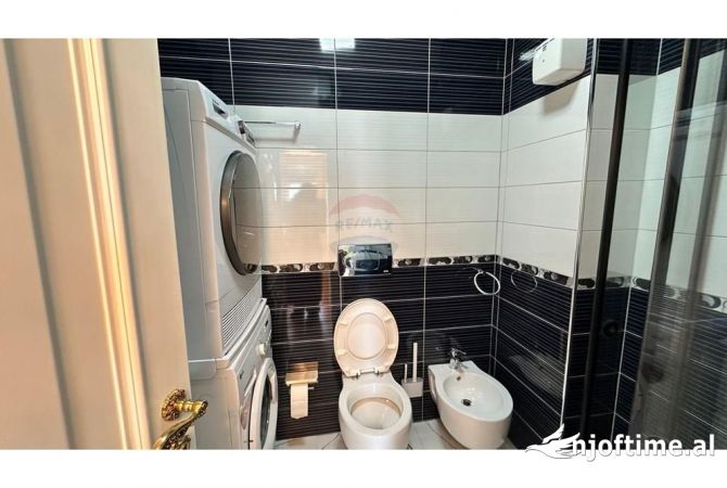 Shtepi me qera Apartament ne Tirane, 2+1, Mobilimi E mobiluar, Pagesa 1,300  Euro.