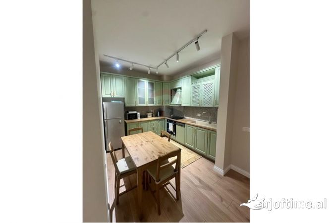 Shtepi me qera Apartament ne Tirane, 1+1, Mobilimi E mobiluar, Pagesa 1,000  Euro.