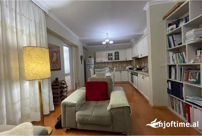 Shtepi me qera 2+1 ne Tirane - 700 Euro