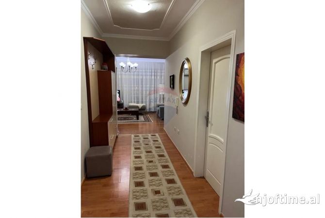 Shtepi me qera Apartament ne Tirane, 2+1, Mobilimi E mobiluar, Pagesa 700  Euro.