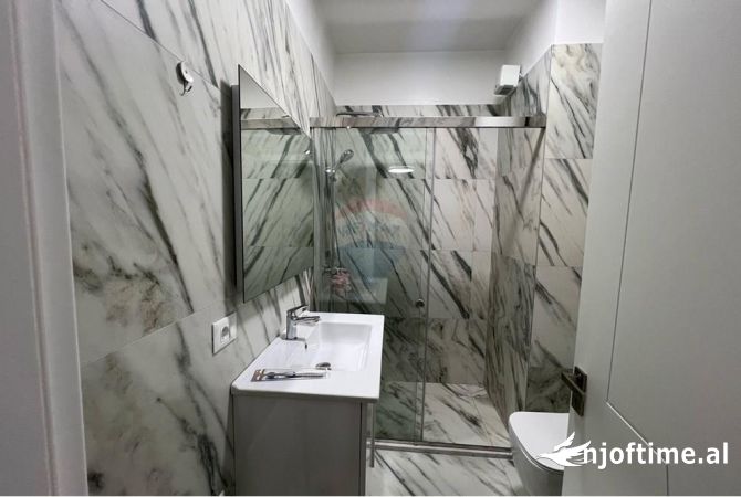 Shtepi me qera Apartament ne Tirane, 2+1, Mobilimi E mobiluar, Pagesa 700  Euro.