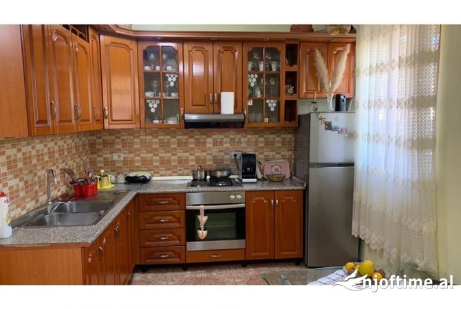 Shtepi me qera 2+1 ne Tirane - 43,000 Leke