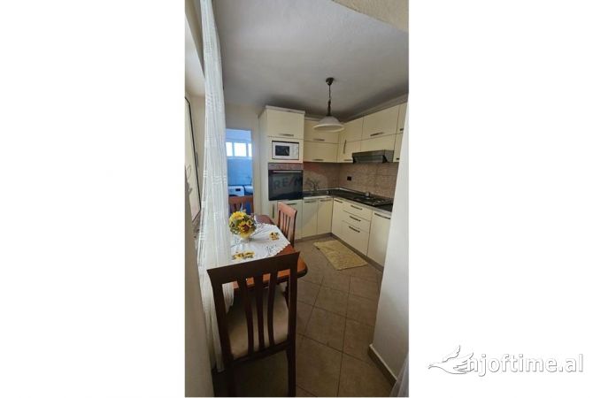 Shtepi me qera Shtepi Private ne Tirane, 1+1, Mobilimi E mobiluar, Pagesa 450  Euro.