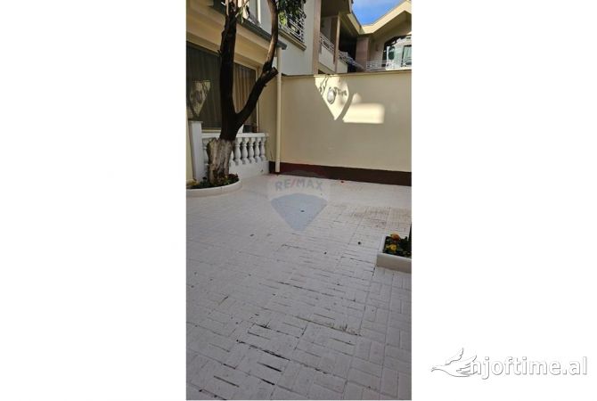 Shtepi me qera Shtepi Private ne Tirane, 1+1, Mobilimi E mobiluar, Pagesa 450  Euro.