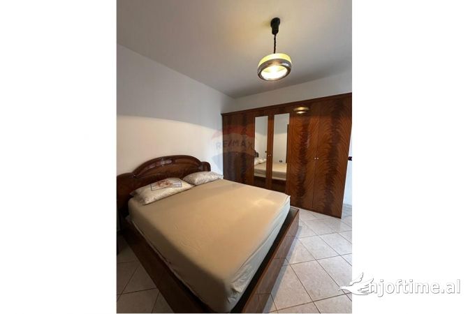 Shtepi me qera Apartament ne Tirane, 2+1, Mobilimi E mobiluar, Pagesa 55,000  Leke.