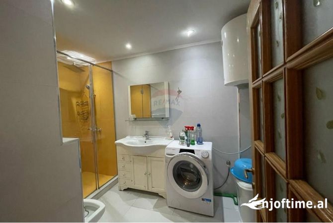 Shtepi me qera Apartament ne Tirane, 3+1, Mobilimi E mobiluar, Pagesa 1,000  Euro.