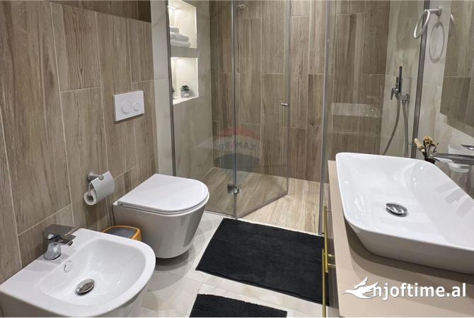 Shtepi me qera Duplex(shtepi me 2 kate) ne Tirane, 2+1, Mobilimi E mobiluar, Pagesa 1,400  Euro.