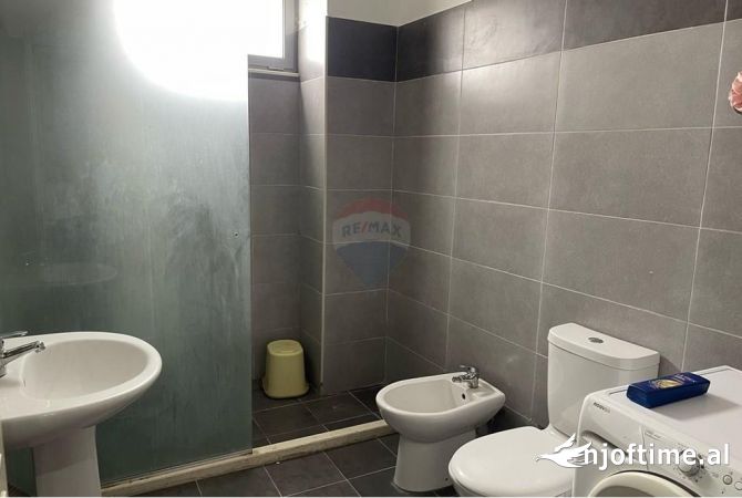 Shtepi me qera 1+1 ne Tirane - 40,000 Leke