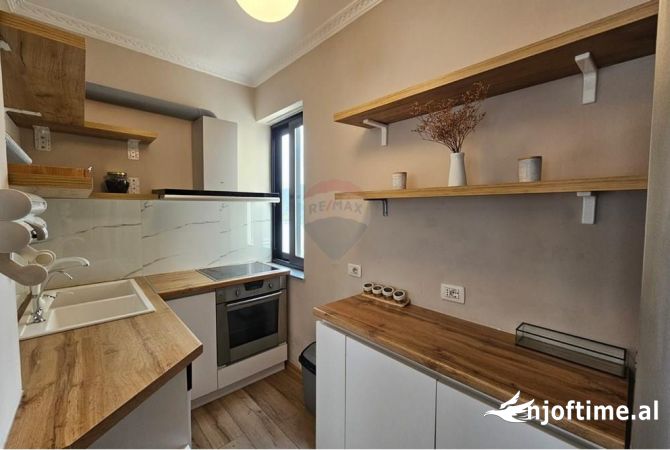 Shtepi me qera Apartament ne Tirane, 2+1, Mobilimi E mobiluar, Pagesa 1,350  Euro.