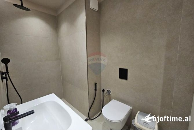 Shtepi me qera Apartament ne Tirane, 2+1, Mobilimi E mobiluar, Pagesa 1,350  Euro.