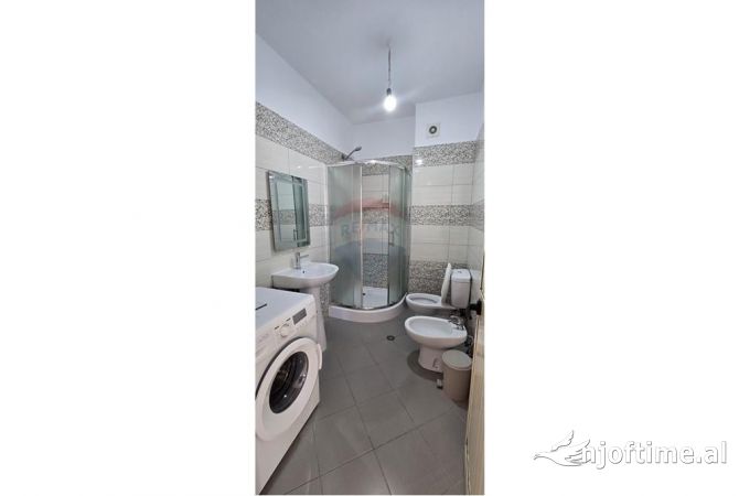 Shtepi me qera Apartament ne Tirane, 2+1, Mobilimi E mobiluar, Pagesa 800  Euro.