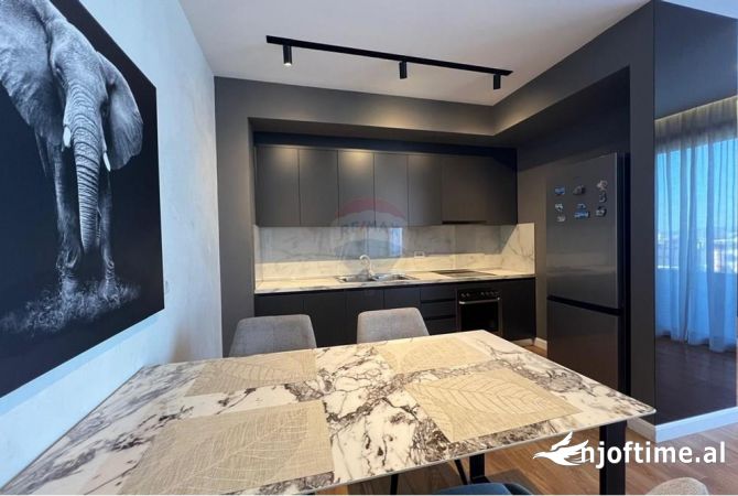 Shtepi me qera 2+1 ne Tirane - 1,800 Euro