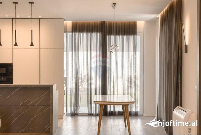 Shtepi me qera Vila Luksoze ne Tirane, 3+1, Mobilimi E mobiluar, Pagesa 3,000  Euro.