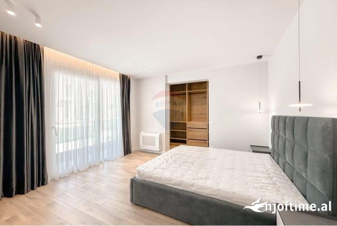 Shtepi me qera Vila Luksoze ne Tirane, 3+1, Mobilimi E mobiluar, Pagesa 3,000  Euro.