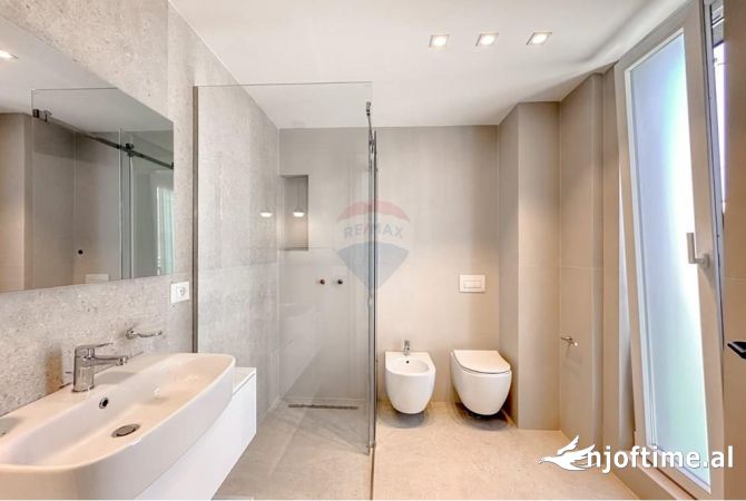 Shtepi me qera Vila Luksoze ne Tirane, 3+1, Mobilimi E mobiluar, Pagesa 3,000  Euro.