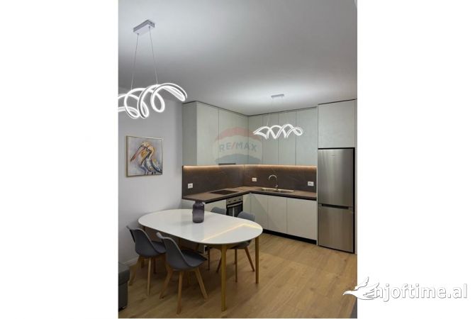 Shtepi me qera Apartament ne Tirane, 2+1, Mobilimi E mobiluar, Pagesa 650  Euro.