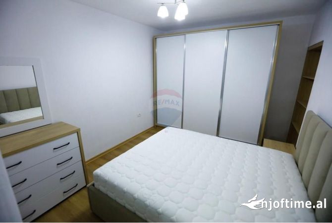 Shtepi me qera Apartament ne Tirane, 1+1, Mobilimi E mobiluar, Pagesa 450  Euro.