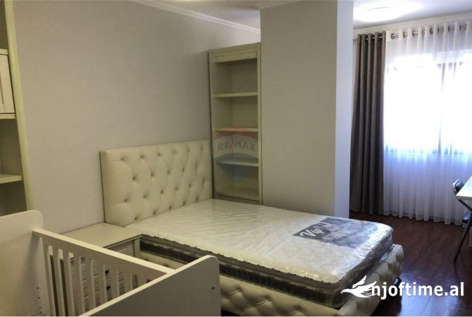 Shtepi me qera Apartament ne Tirane, 3+1, Mobilimi E mobiluar, Pagesa 1,100  Euro.