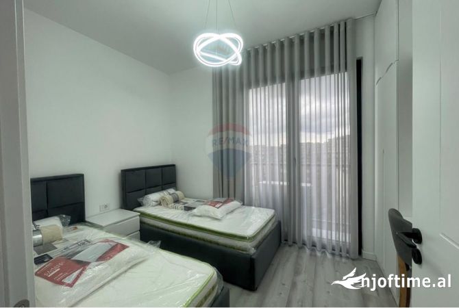 Shtepi me qera Apartament ne Tirane, 2+1, Mobilimi E mobiluar, Pagesa 800  Euro.