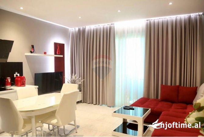 Shtepi me qera 2+1 ne Tirane - 1,800 Euro